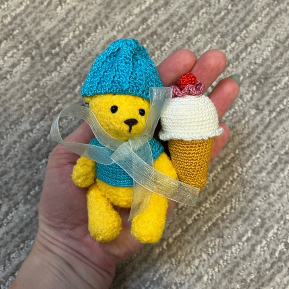 Small bear with ice cream, about 2 inches in size - Picture 3 of 3